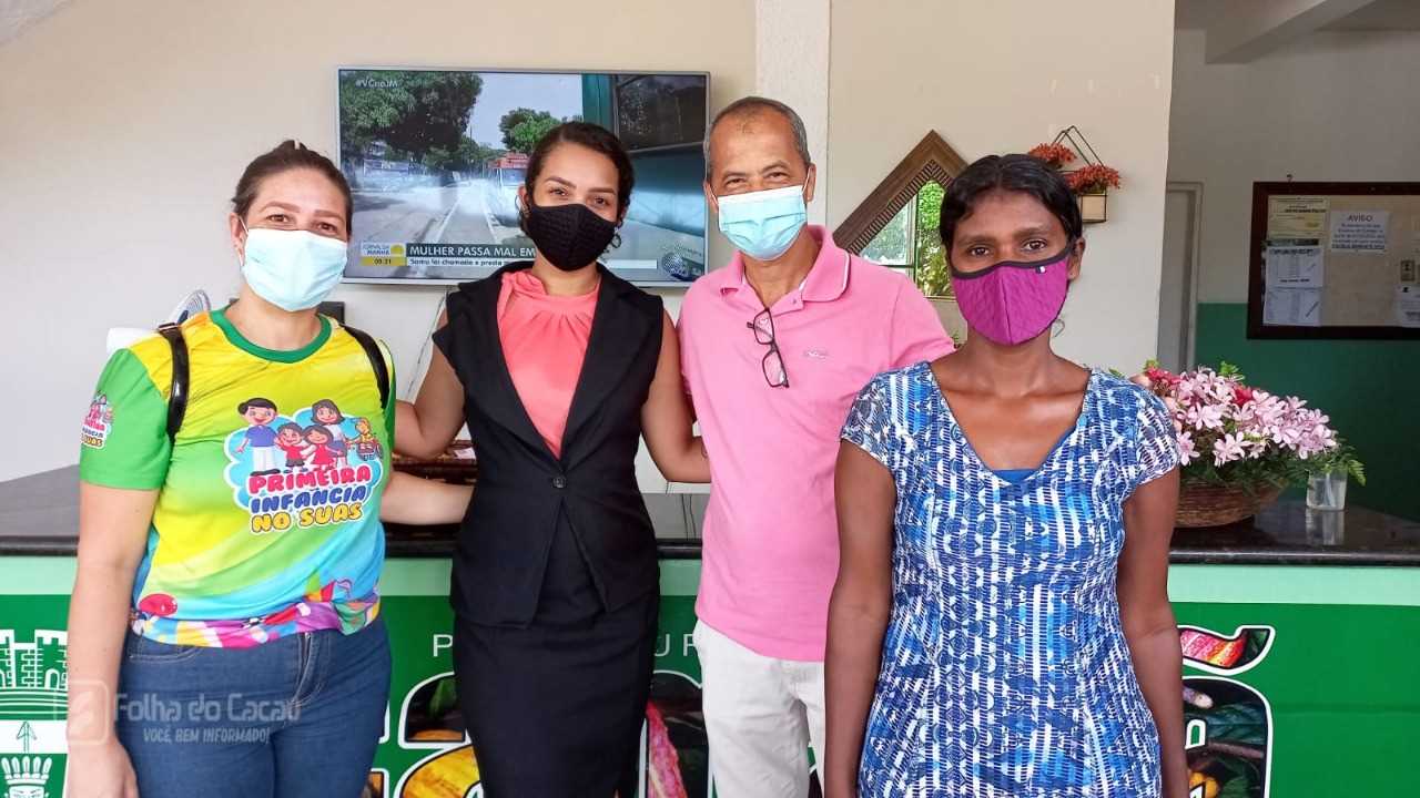 Prefeito homenageia as mulheres servidoras